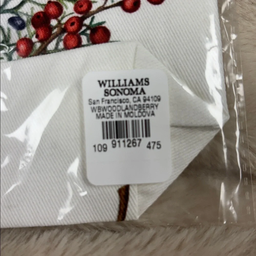 Williams Sonoma Botanical Holiday wine bag  with Red and Green Accents